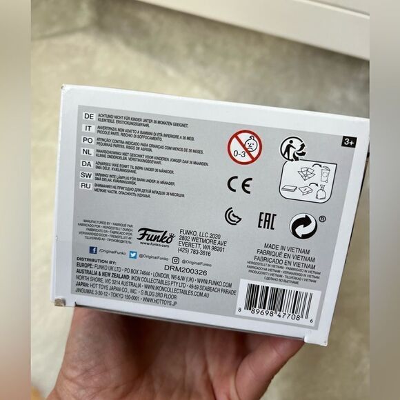 Funko POP 2020 ! Heroes The Penguin #339 DC Comics Batman Returns Vinyl Figure - Picture 7 of 7